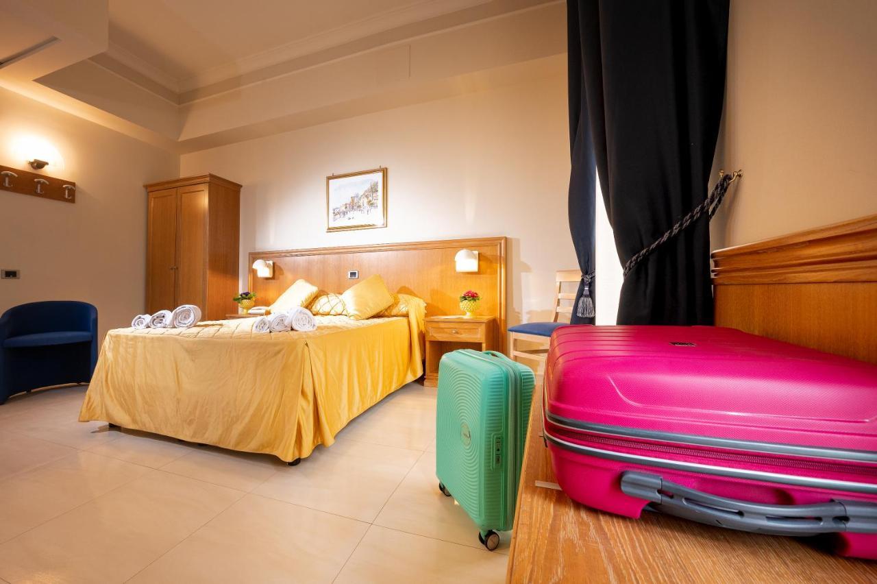 Hotel Sabbie D'Oro Giardini Naxos Exterior photo