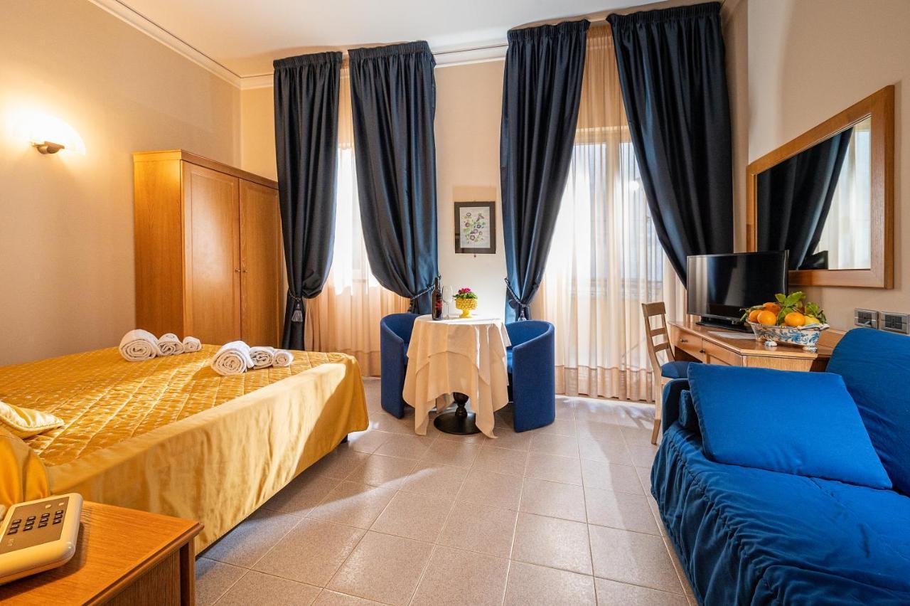 Hotel Sabbie D'Oro Giardini Naxos Exterior photo