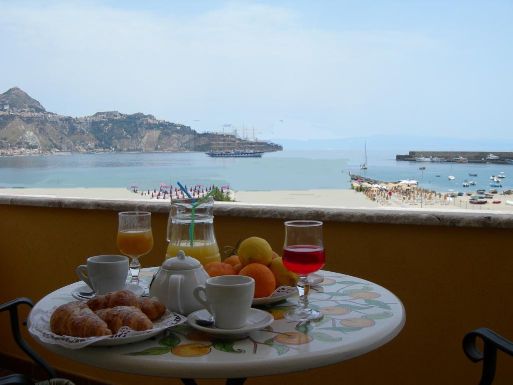 Hotel Sabbie D'Oro Giardini Naxos Exterior photo